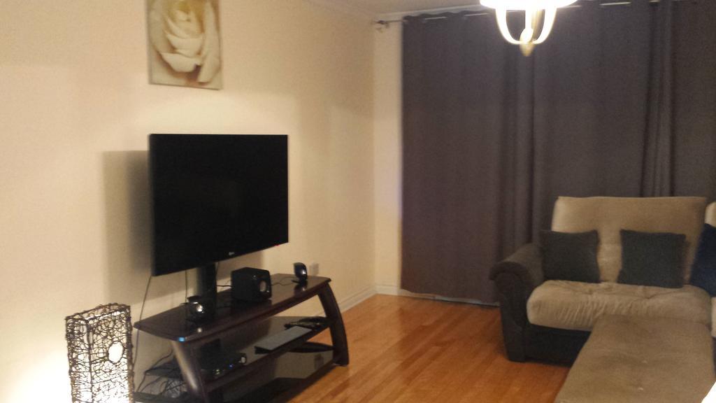 Three Bedroom Holiday Apartment Longueuil Ngoại thất bức ảnh
